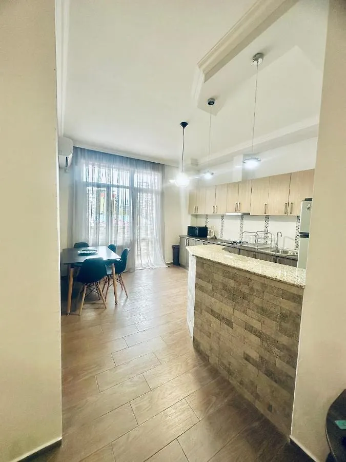 Lina'S Seaside Apartments 바투미