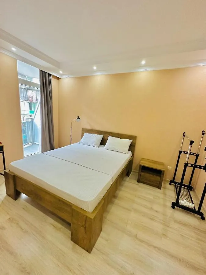 Lina'S Seaside Apartments 바투미